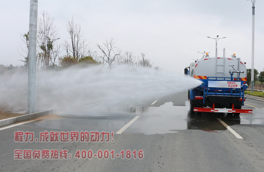东风御虎11.5吨洒水车侧喷图片.jpg