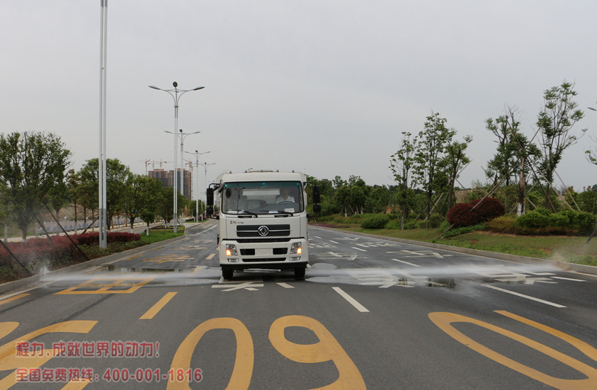 8吨扫路车加装前冲洒水系统