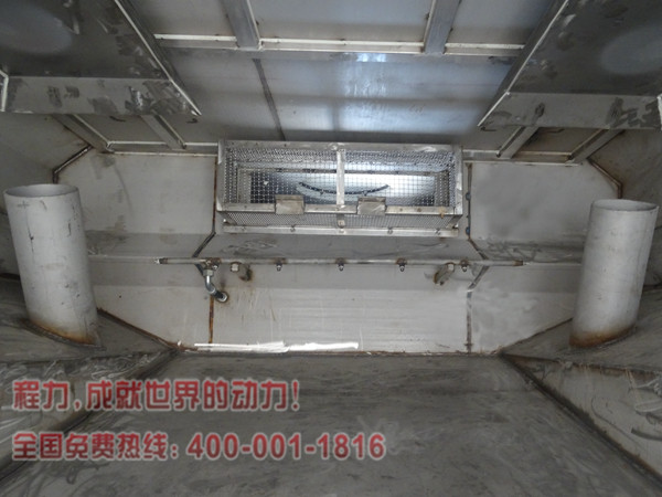 东风天锦洗扫车污水箱内部结构
