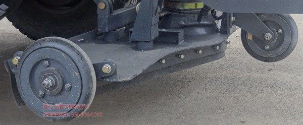 东风3吨扫路车后吸盘